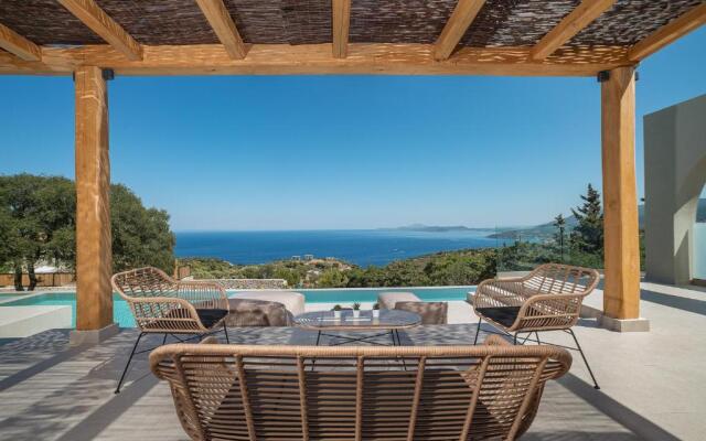 URANOS di GIOIA Villa with magnificent sea view and infinity pool 18x4m