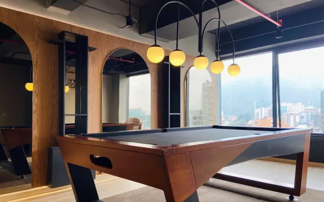 w Artistic Loft in Unique Building