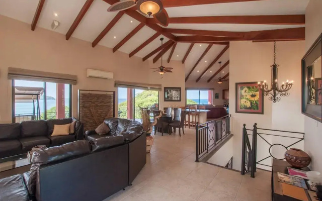 Big Hillside Villa in Potrero With Pool and Panoramic Ocean Views - фото 2