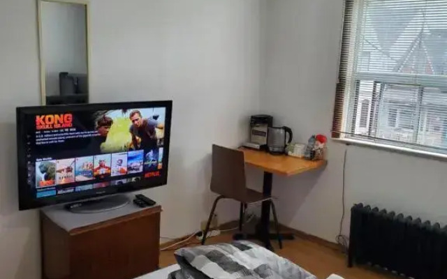 Toronto Little Italy Guest House