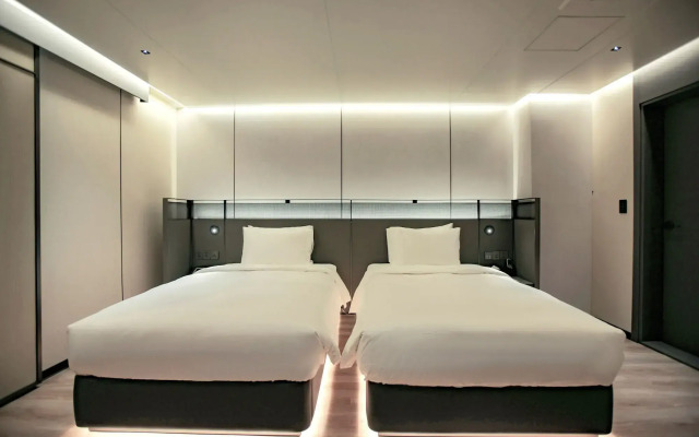 L&L City Hotel