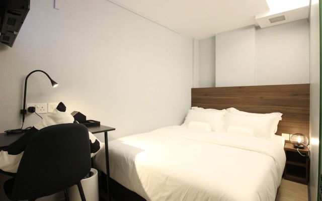 ST Signature Bugis Beach, DAYUSE, 5 hours: 9AM-2PM – Guest Rooms – Singapore