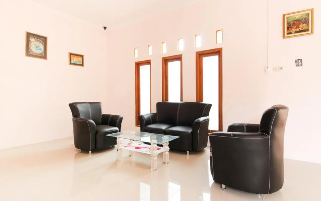 Formerly RedDoorz near Balekambang City Park
