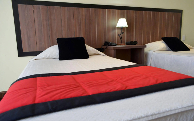 Huinid Pioneros Hotel