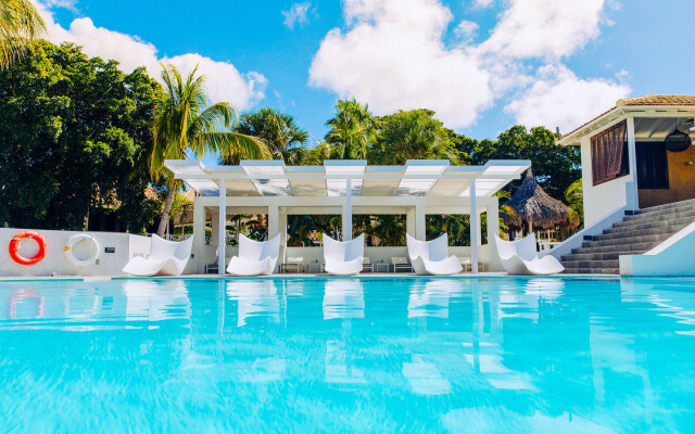 Papagayo Beach Resort