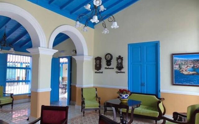 Hotel E Plaza Colón