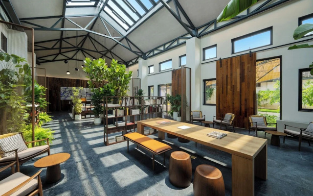 Jiangnan House  Yangcheng Lake