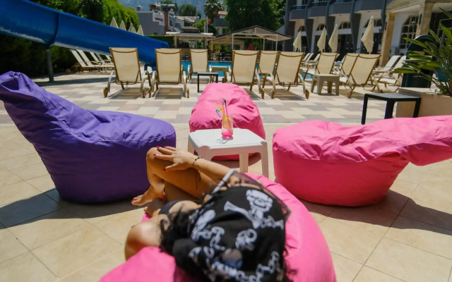Selen Hotel Icmeler