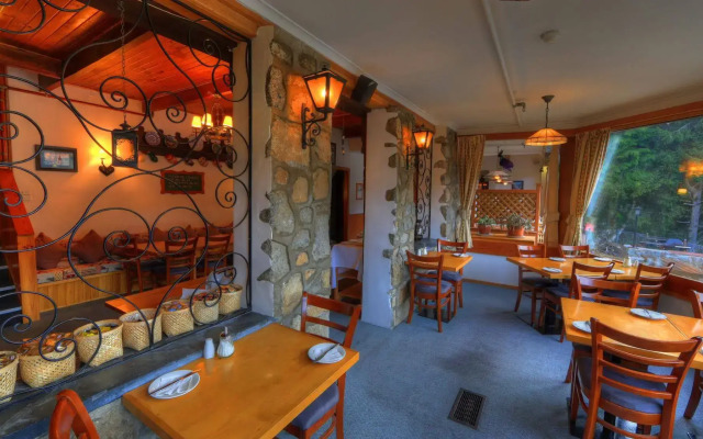 Candlelight Lodge
