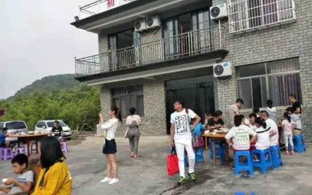 Jingxian Chujian Inn
