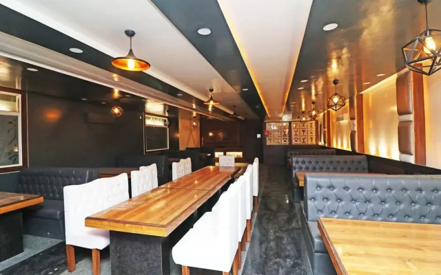 OYO 29423 03 Townhouse Inn