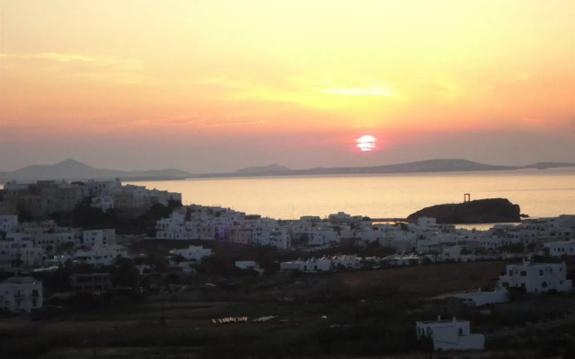 Petros Studios & Suites