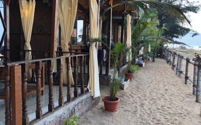 Madhu Beach Huts