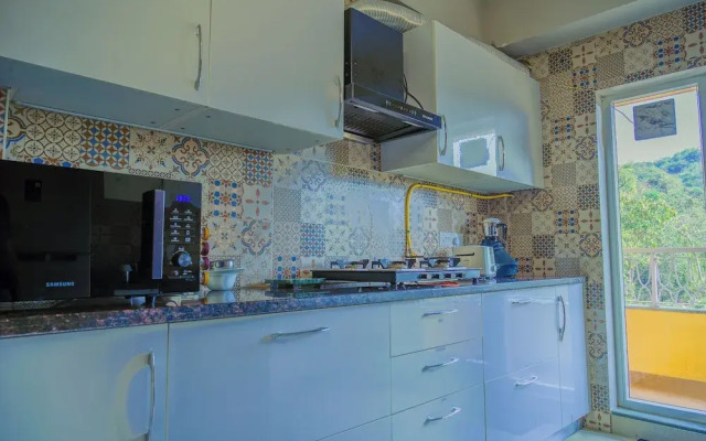 Alaya Stays Veera Marina 3 BHK Apartment