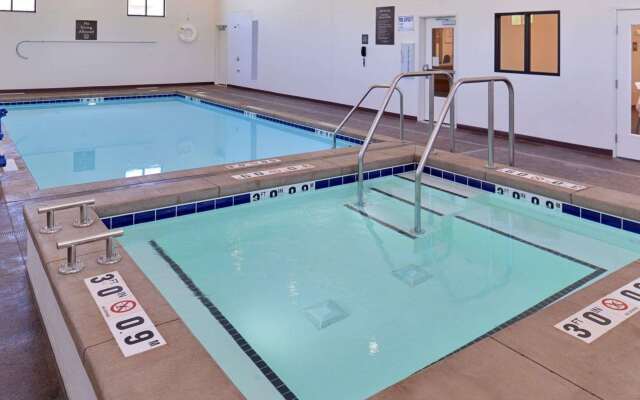 Comfort Inn & Suites Mandan - Bismarck