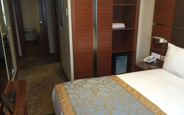 Glorious Hotel - Image 5