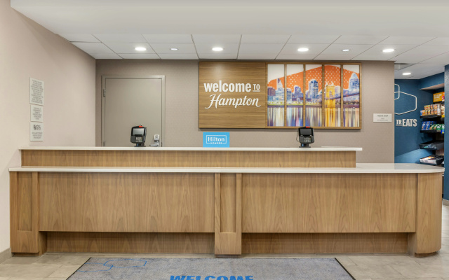 Hampton Inn & Suites Cincinnati/Uptown-University Area