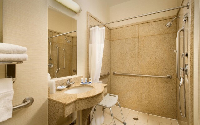 Fairfield Inn & Suites Marshall