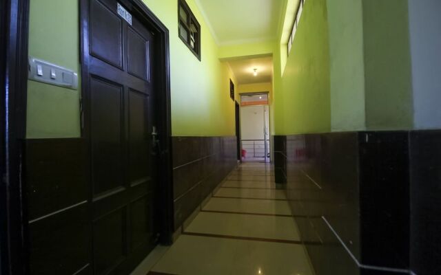 OYO 26831 Mona Residency