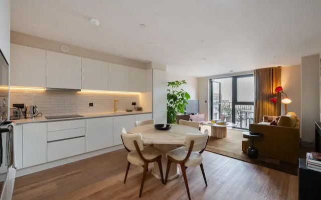 Stylish City Flat With Private Balcony