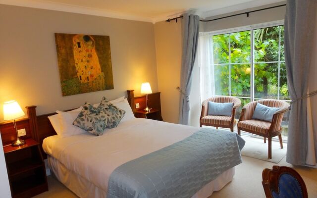 The Grove Lodge
