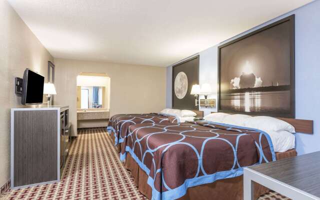 Super 8 by Wyndham Houston/NASA