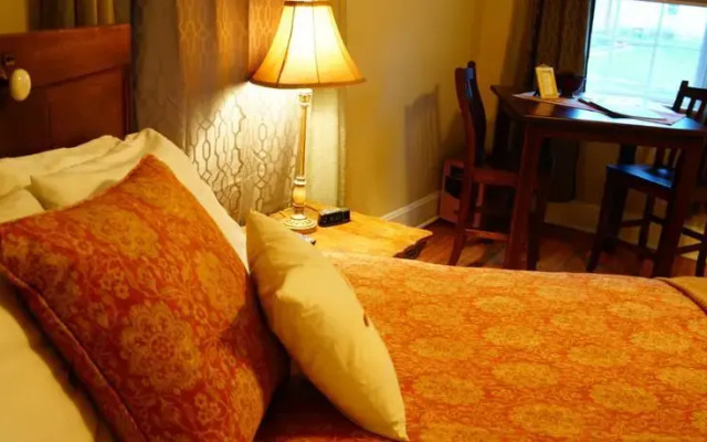 6th Street Guest House and Suites