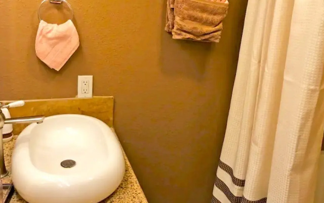 4Bdrms 2Bath 6Beds - Med-Center MM-Park