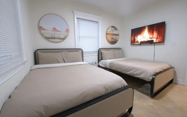 Biscayne Park 3BD2BA Spacious