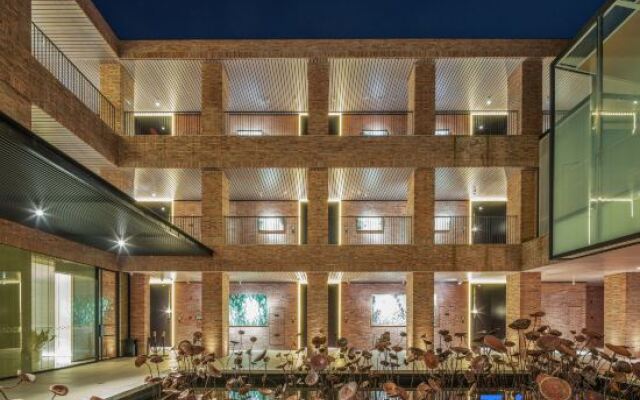 Yinju Jingde Art Hotel
