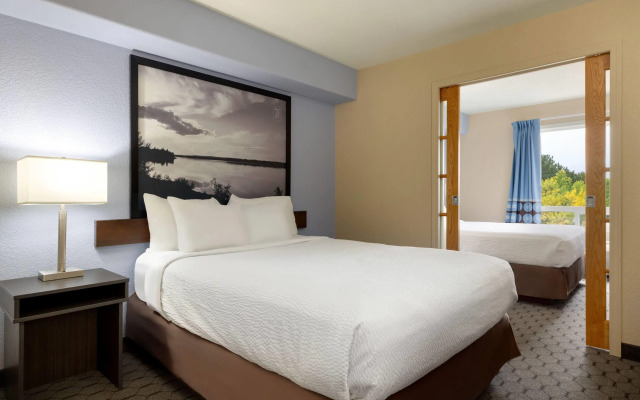 Super 8 by Wyndham Swan River MB