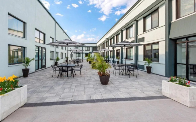 HomeTowne Studios by Red Roof & Conference Center Cortland