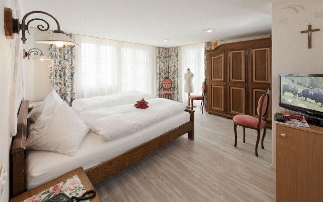 Hotel Walliserhof – Guest Rooms – Graechen