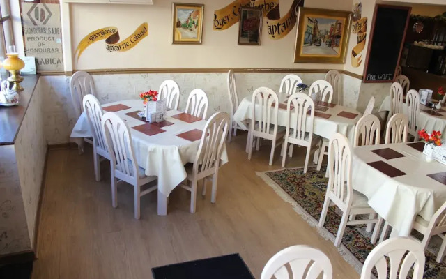 The Middlegate Hotel