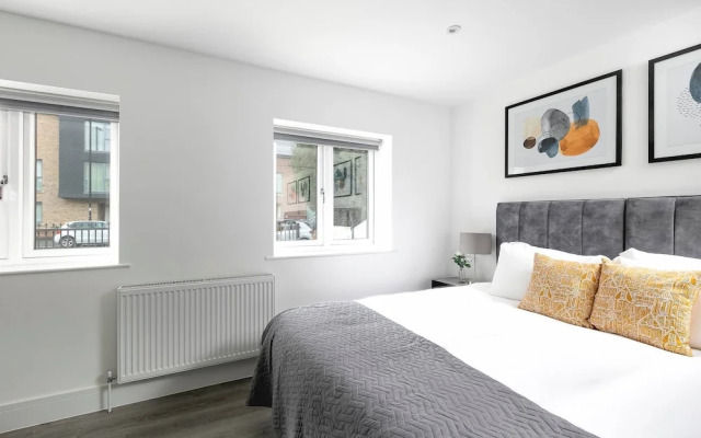 Skyvillion Vineyard Court, Enfield, 2 Bed, With Garden