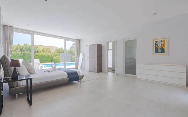 Luxury Modern 4 BR Pool Villa - PH111