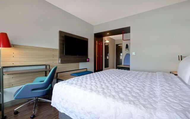 Tru by Hilton Lithia Springs