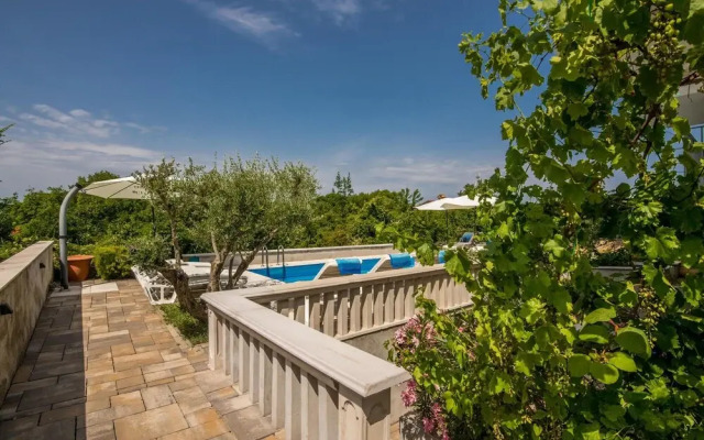 Amazing Home in Linardici With Wifi and 6 Bedrooms