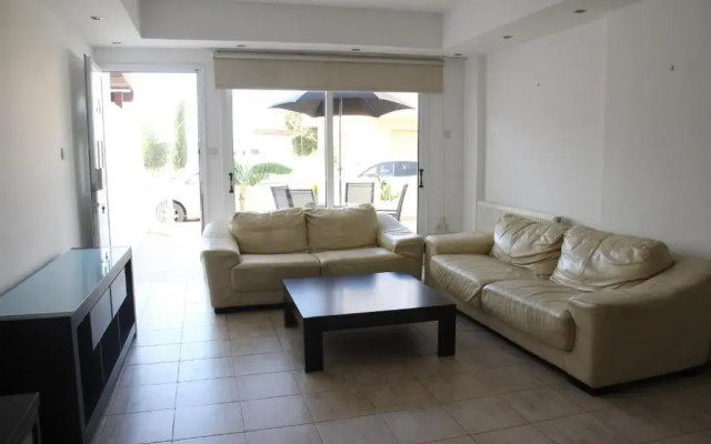 Lovely 2 bedroom ground floor apartment