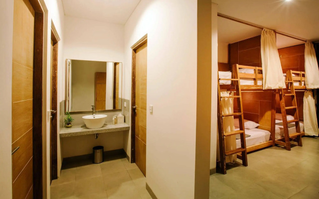 Lokal Bali Hostel