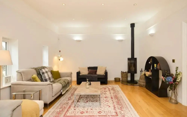 The Bourton-on-the-water Place - Lovely 5bdr House With Parking + Garden