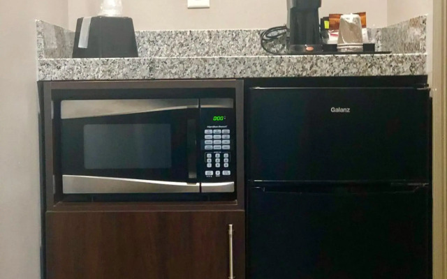 Catoosa Inn & Suites