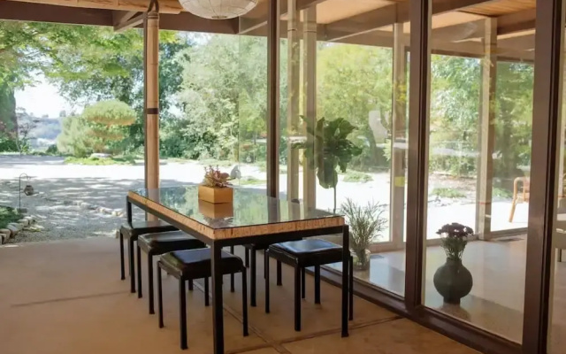 Zen Mountain Getaway w a Pool Hot Tub 5 Beds