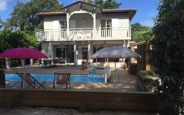 Luxury Villa in Lege-cap-ferret With Swimming Pool