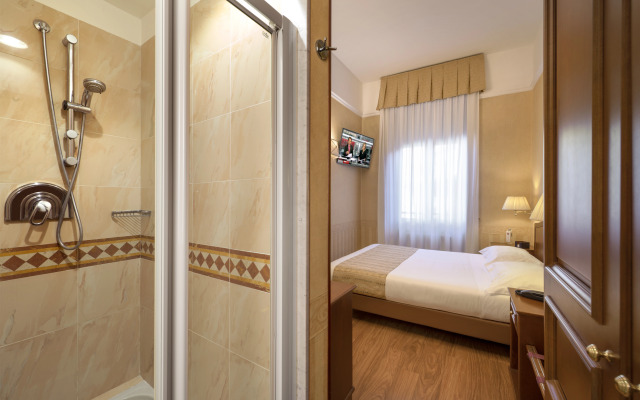 Lancaster Hotel