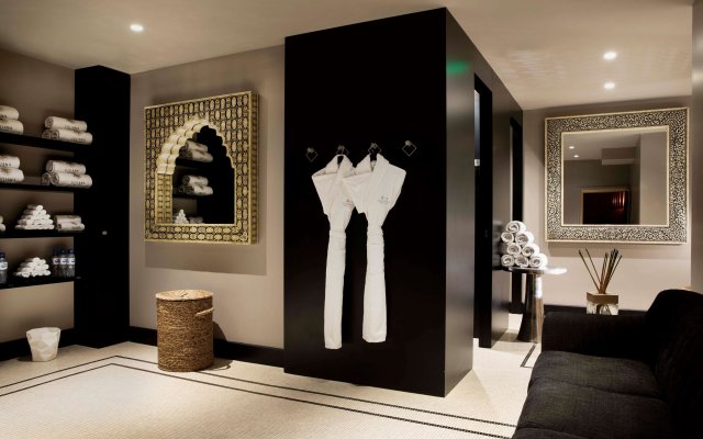The One Alma Paris