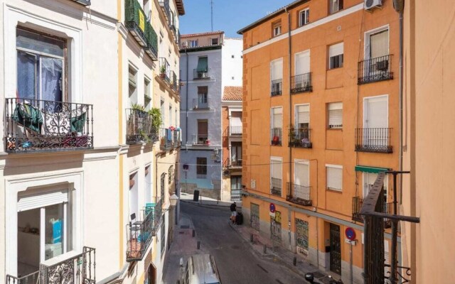 Modern 1 Bed Apt, Sleeps 4 nr Lavapies