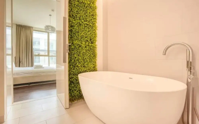 Captivating Apt in City Walk Pool View!