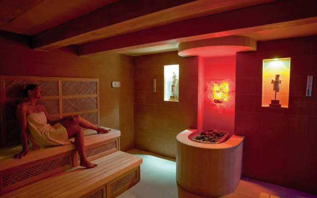 Amathus Elite Suites(Ixia)