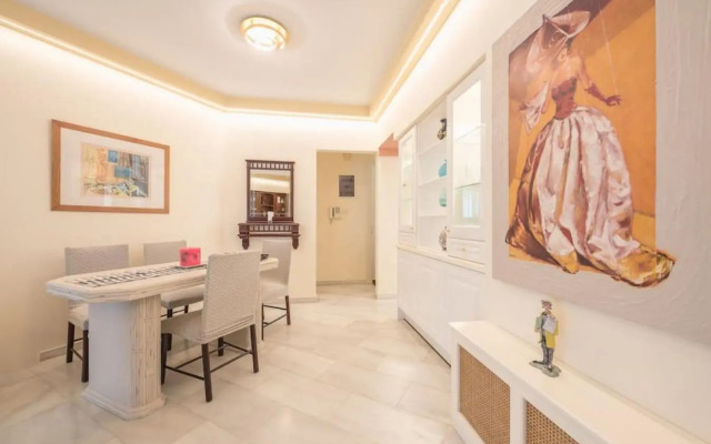 Central 3BR Apartment Next to Panormou Metro!